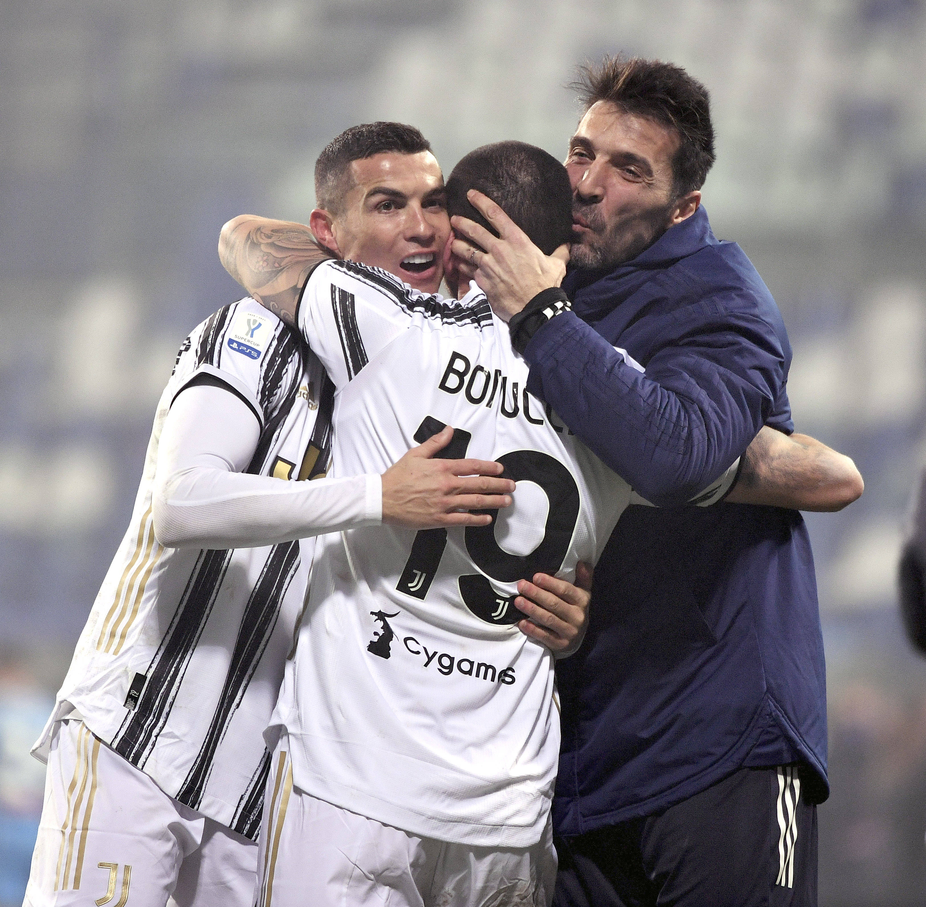 暖心！威廉二世通过出售袜子，邀请超350名孤独青少年现场观赛（暖心之举：威廉二世卖袜筹资邀350多名孤独青少年现场观赛）