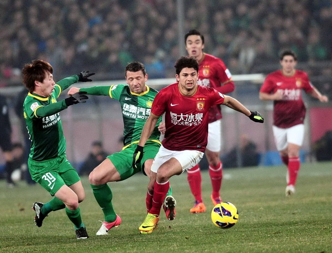 克媒：汉堡进行球衣慈善拍卖，18岁武斯科维奇球衣成标王（克罗地亚媒体：汉堡举办球衣慈善拍卖，18岁武斯科维奇战袍拍出最高价）