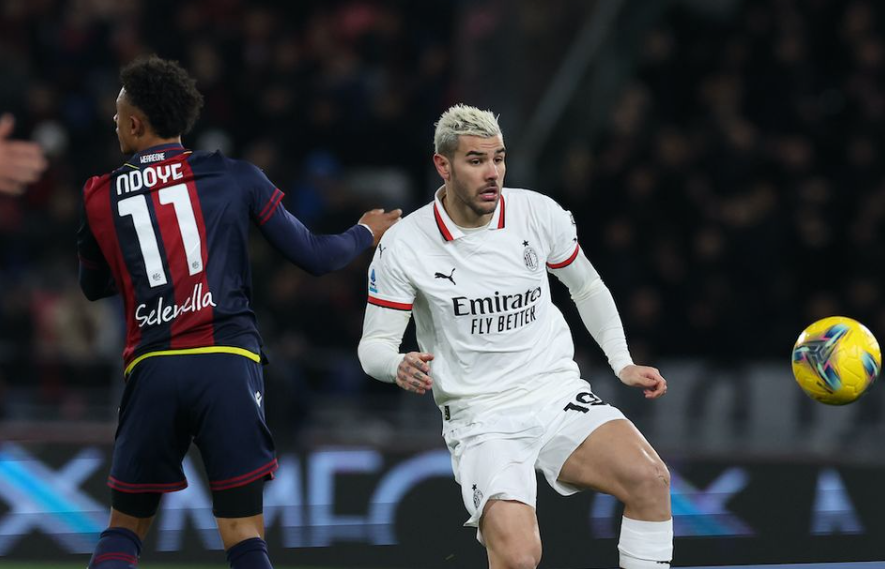 马德兴：海港三连冠胜在稳定二字；塞蒂恩下课因率队员讨薪（马德兴评：海港三连冠得益于稳定；塞蒂恩因率队讨薪被解雇）